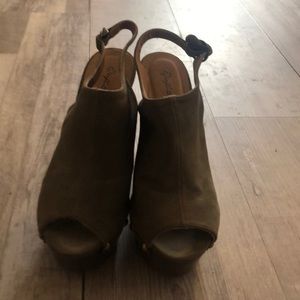 Army green platforms